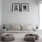 Sunny Apartment + Free Parking