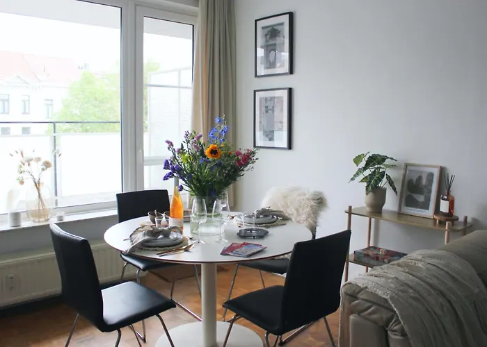Sunny Apartment + Free Parking